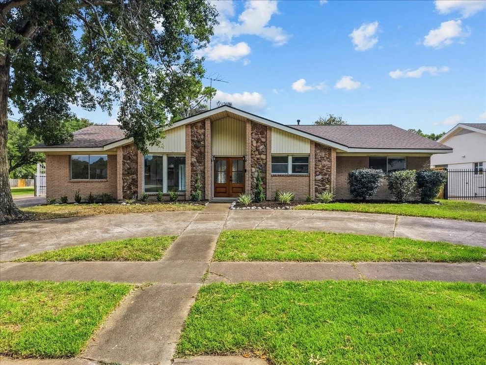 Unit for sale at 5762 Birdwood Road, Houston, TX 77096