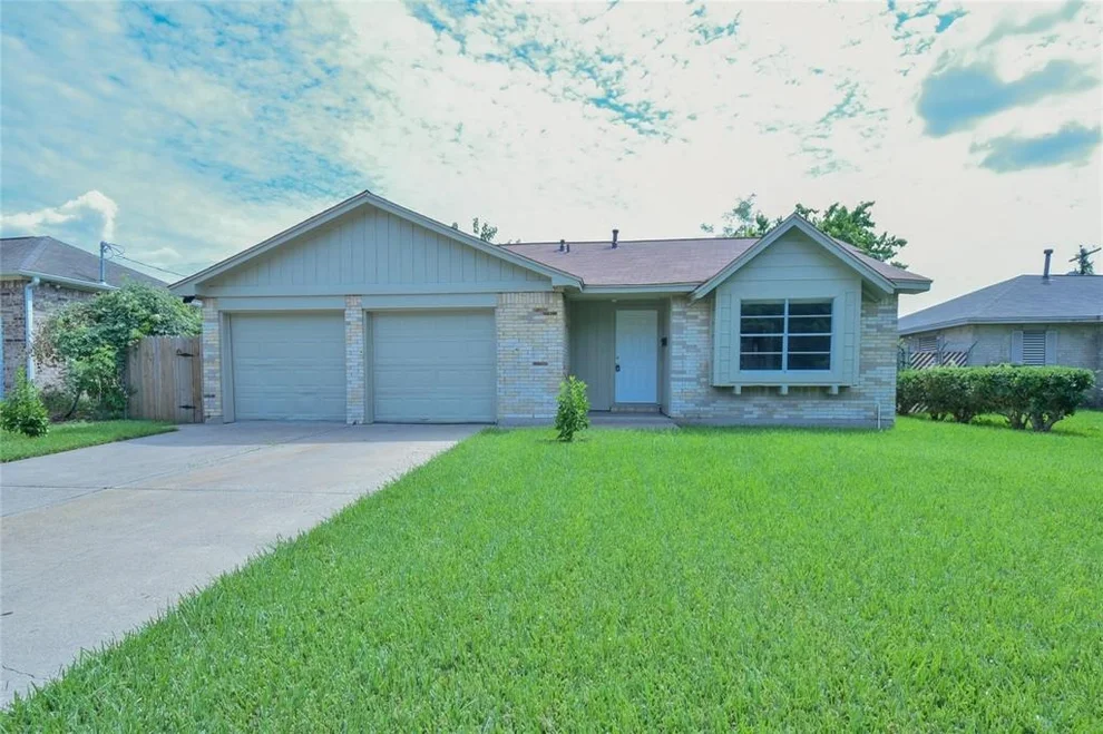 Unit for sale at 7505 Hummingbird Lane, Texas City, TX 77591