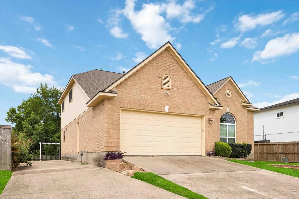 Unit for sale at 5498 Appleblossom Lane, Friendswood, TX 77546