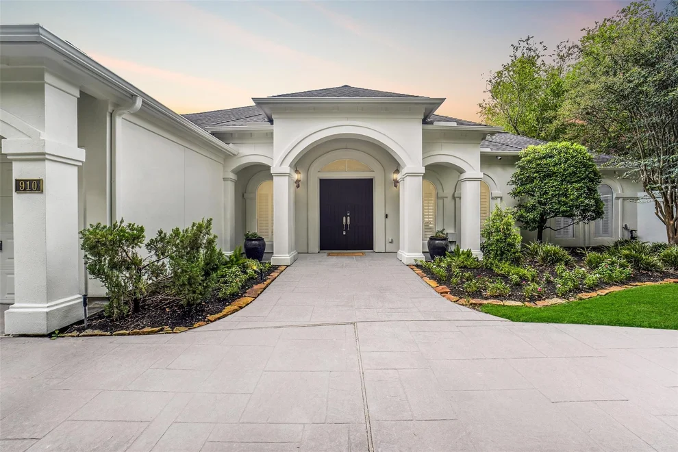 Unit for sale at 910 Peachwood Bend Drive, Houston, TX 77077