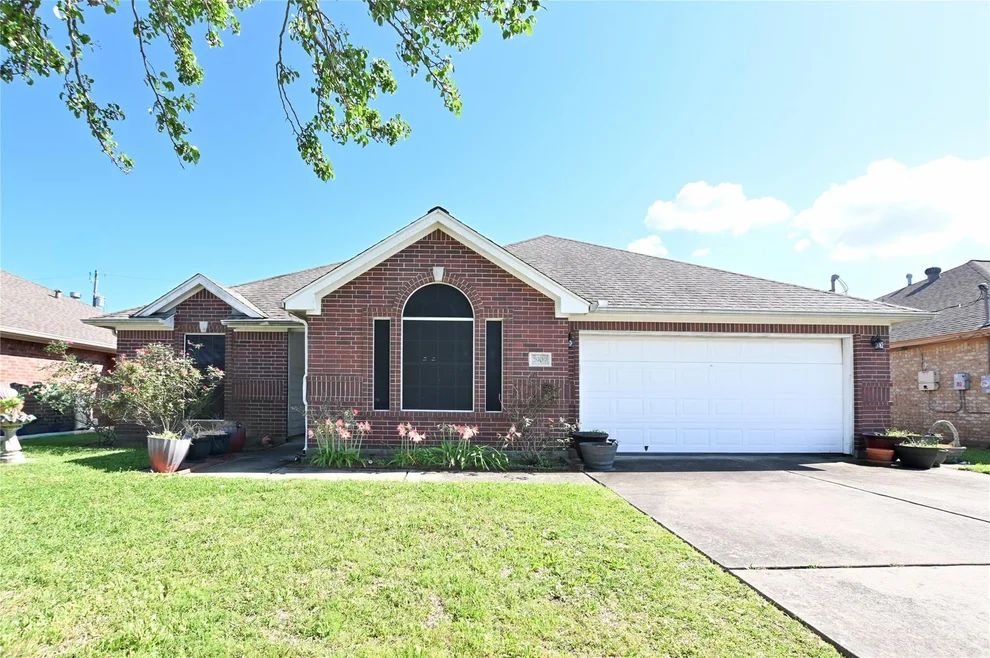 Unit for sale at 2909 30th Avenue N, Texas City, TX 77590