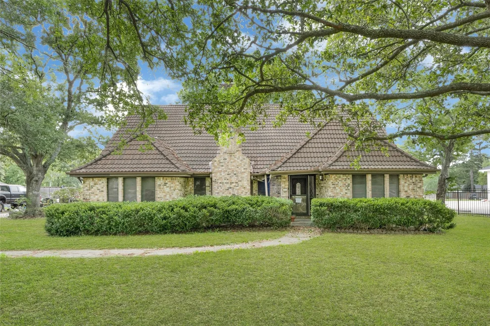 Unit for sale at 505 Oak Drive, Friendswood, TX 77546