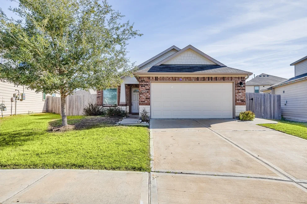 Unit for sale at 6807 Alamitos Court, Rosharon, TX 77583