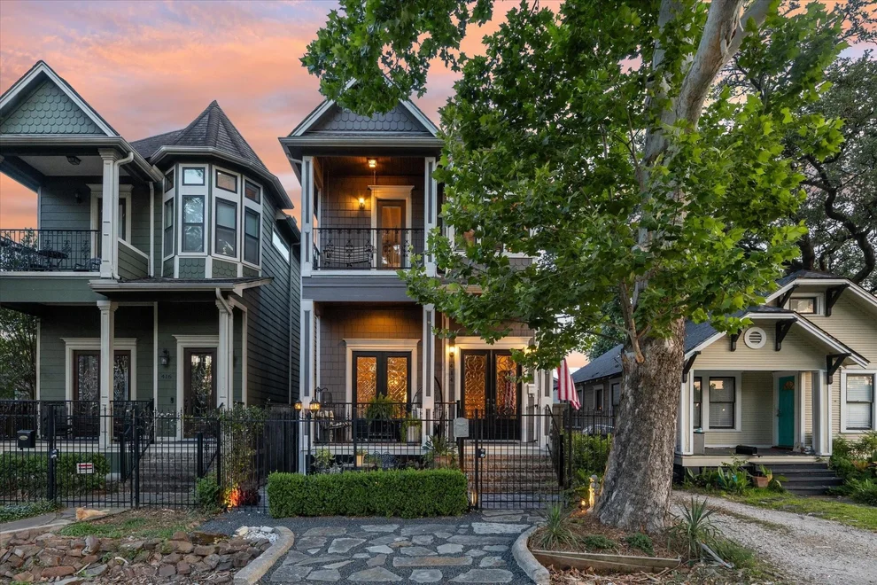 Unit for sale at 414 E 28th Street, Houston, TX 77008