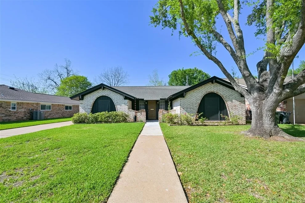 Unit for sale at 154 Camellia Street, Sugar Land, TX 77478