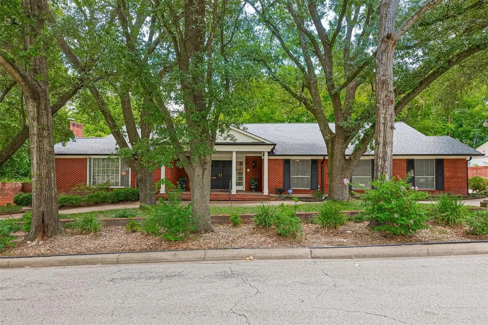 Unit for sale at 1725 Avenue Q, Huntsville, TX 77340