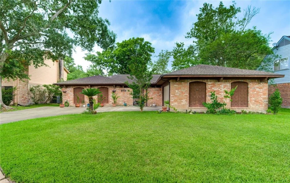 Unit for sale at 3711 Glenmeade Drive, Houston, TX 77059