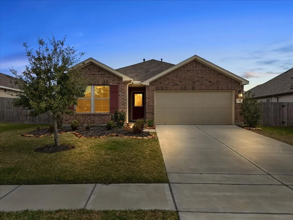 Unit for sale at 2475 Saddlecreek, Alvin, TX 77511
