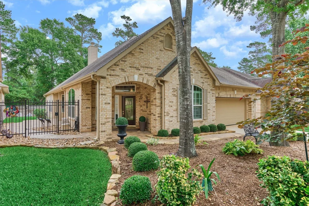 Unit for sale at 18 Coachman Ridge Place, The Woodlands, TX 77382