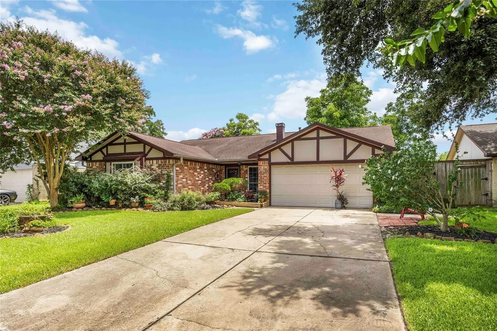 Unit for sale at 4043 Manordale Drive, Houston, TX 77082