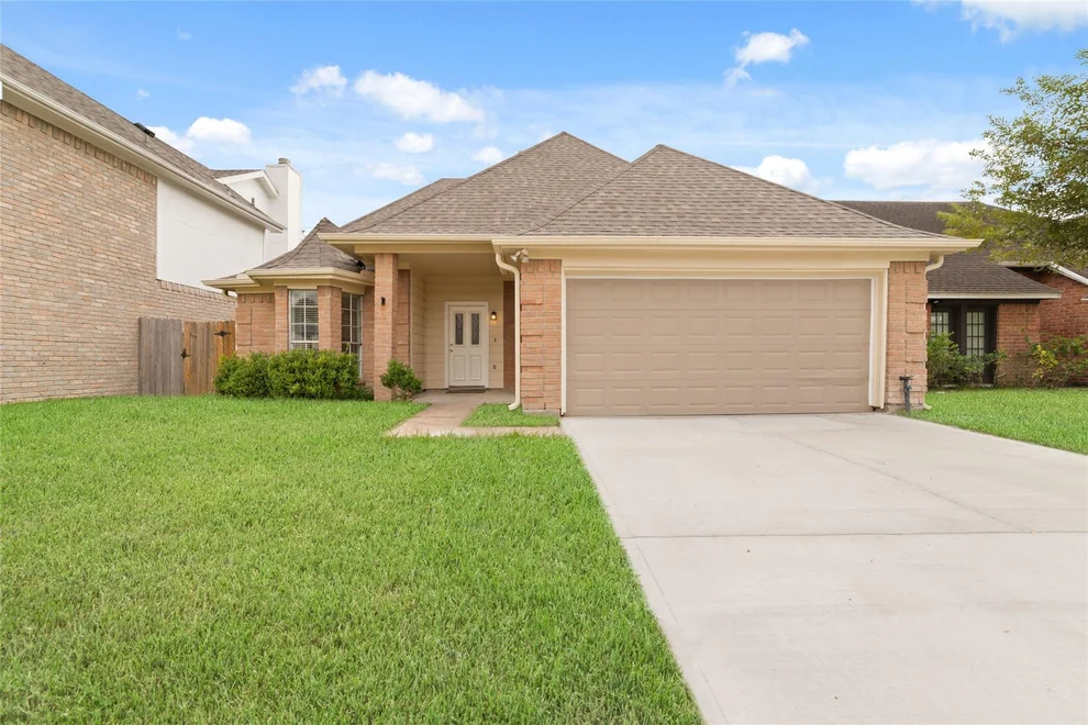 Unit for sale at 13551 Pasa Robles Lane, Houston, TX 77083
