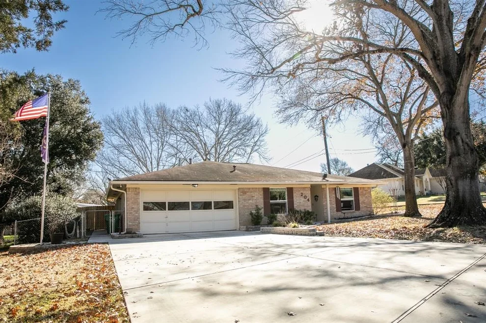 Unit for sale at 204 N Saeger Street, Brenham, TX 77833
