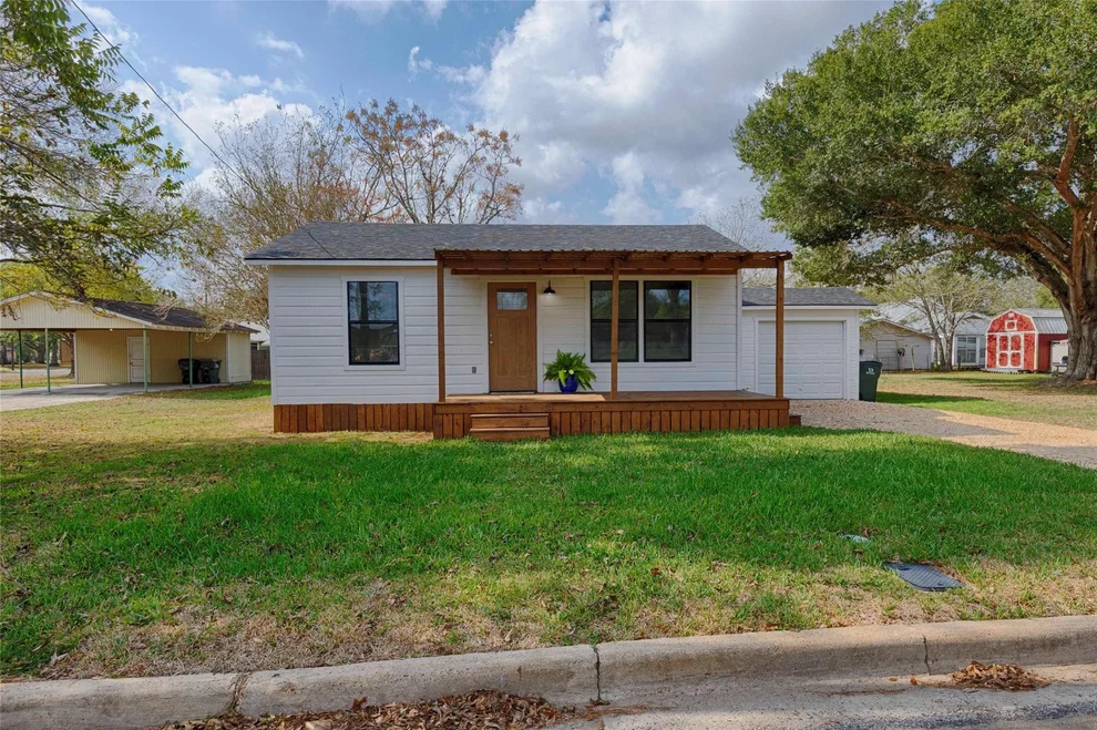 Unit for sale at 314 S Ridge Street, Hallettsville, TX 77964