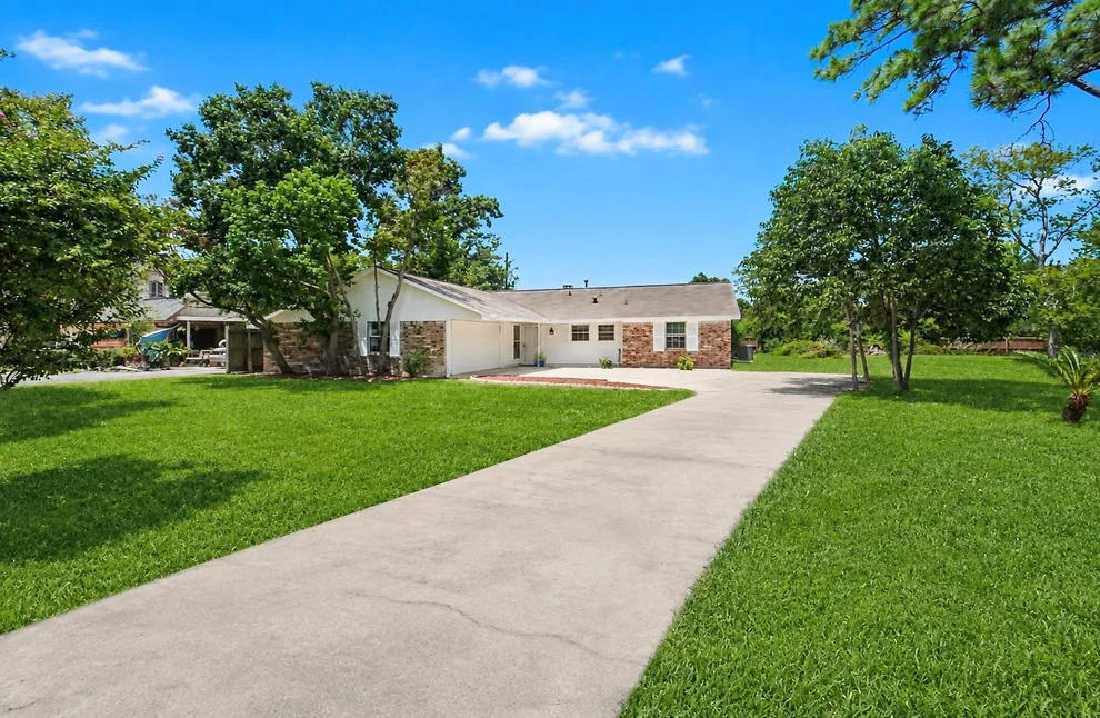 Unit for sale at 626 Shore Acres Boulevard, Shoreacres, TX 77571