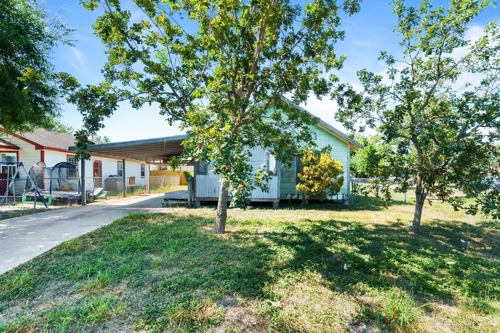 Unit for sale at 212 E Avenue B, Robstown, TX 78380
