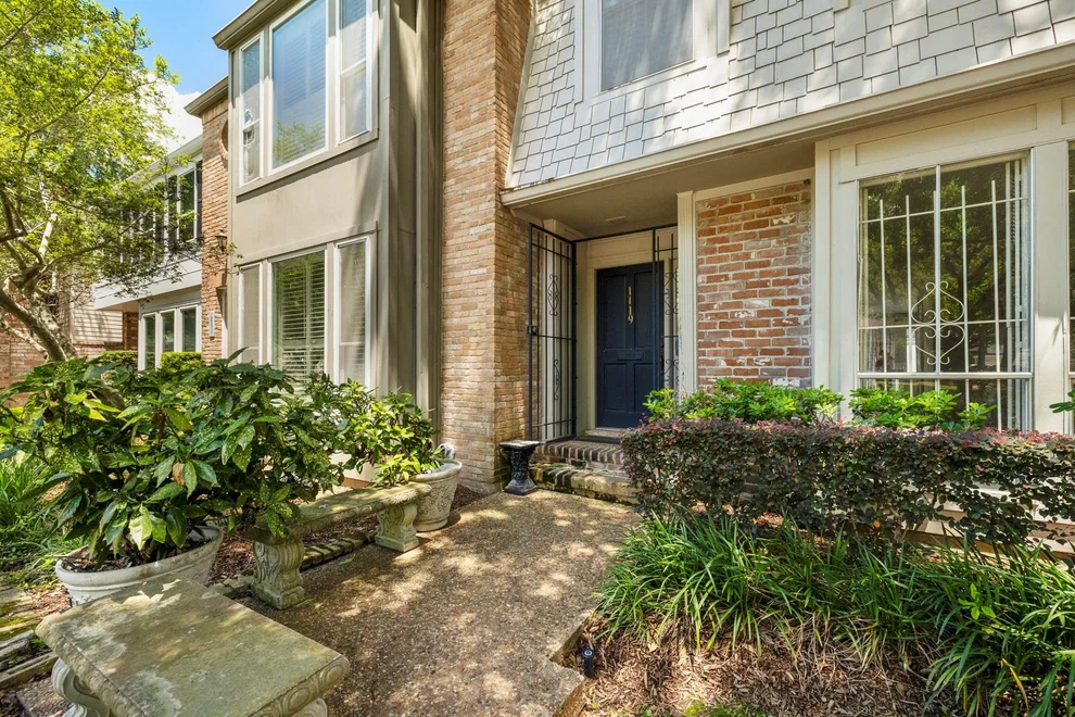 Unit for sale at 1119 Fountain View Drive, Houston, TX 77057
