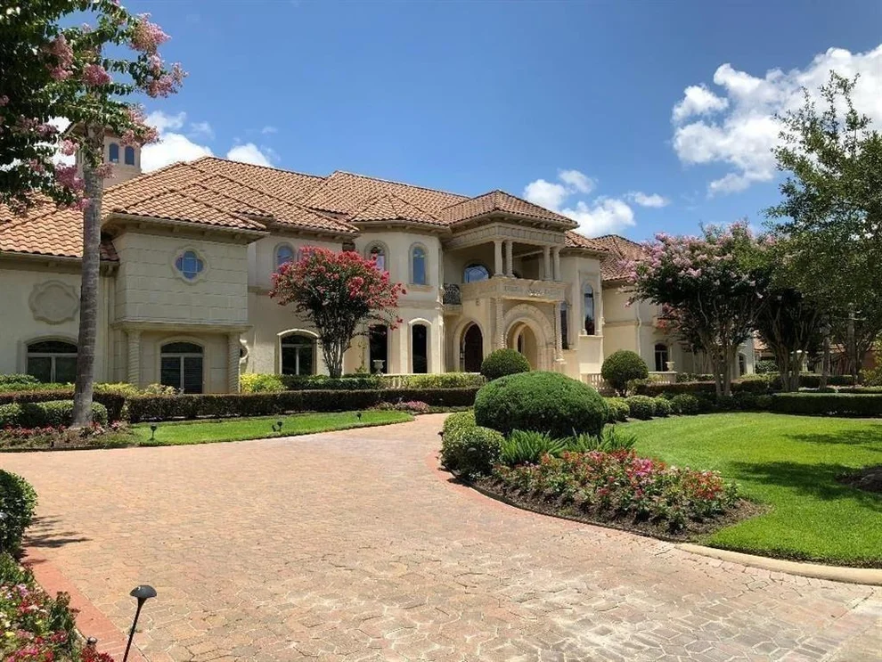 Unit for sale at 29 Beacon Hill, Sugar Land, TX 77479