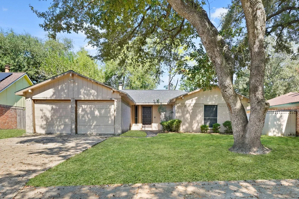 Unit for sale at 13923 Ludgate Pass, Houston, TX 77034