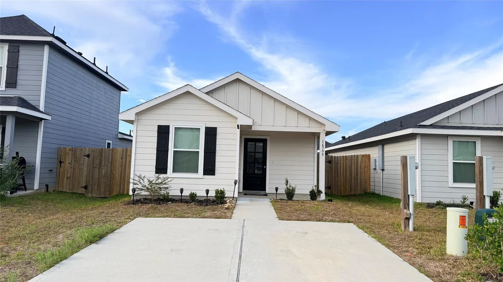 Unit for sale at 16799 N Marie Village Drive, Conroe, TX 77306