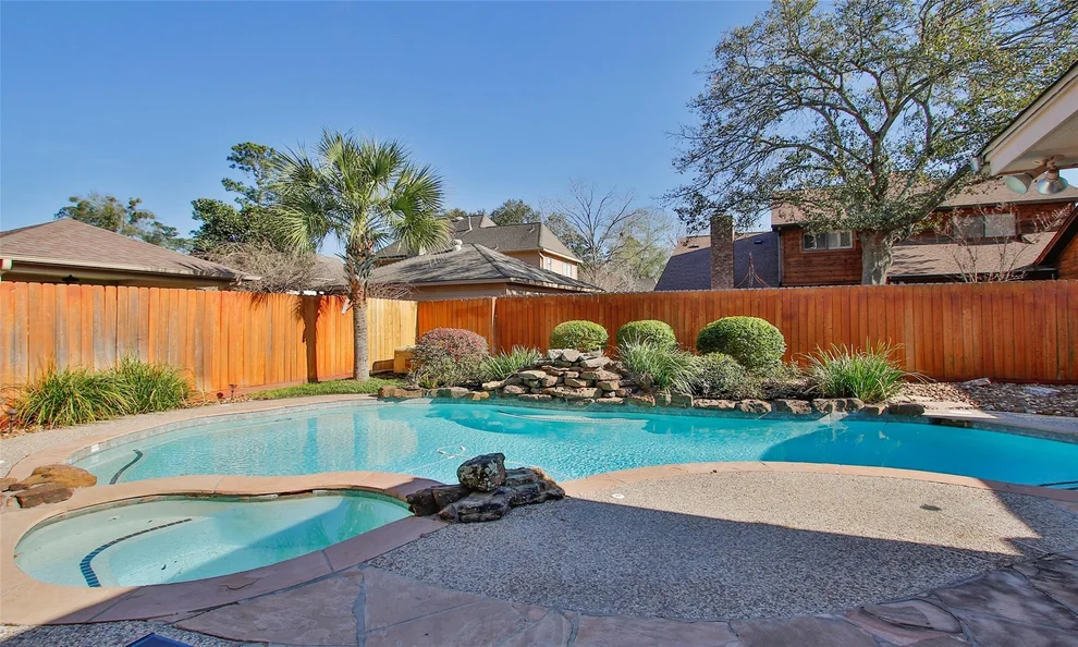 Unit for sale at 6903 Ashmore Drive, Houston, TX 77069