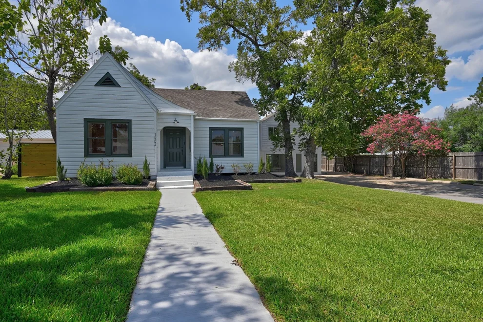 Unit for sale at 122 N Holland Street, Bellville, TX 77418