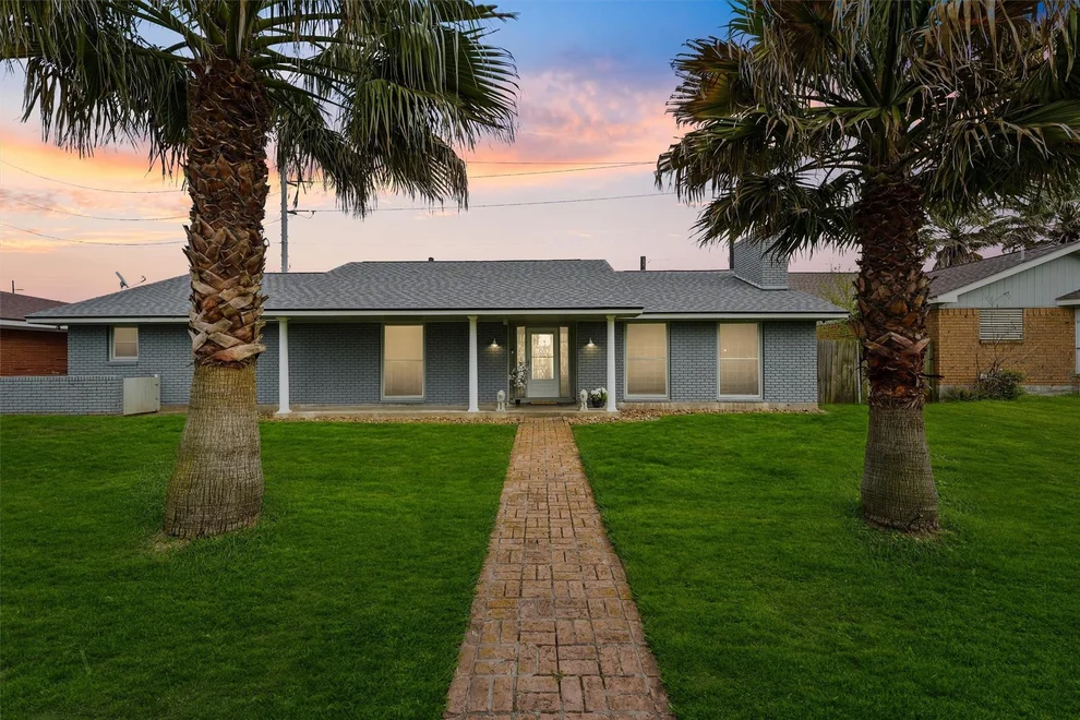 Unit for sale at 9 S Shore Drive, Galveston, TX 77551