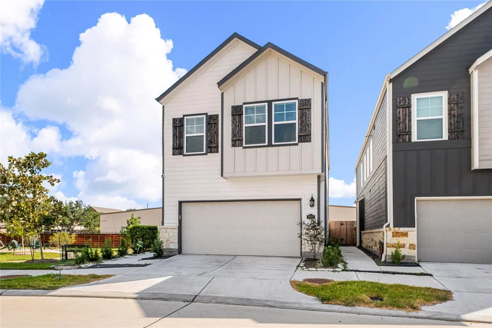 Unit for sale at 3807 Glossy Lake Drive, Houston, TX 77082