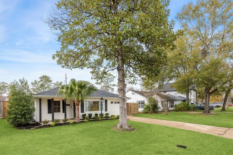 Unit for sale at 1639 Viking Drive, Houston, TX 77018