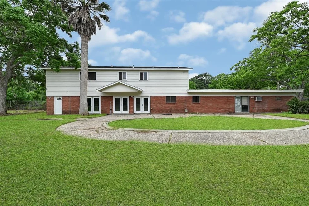 Unit for sale at 141 Atwood Lane, Freeport, TX 77541