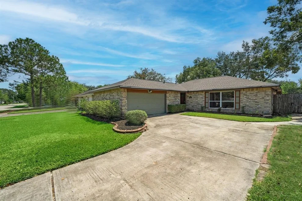 Unit for sale at 2797 Wood Hollow Drive, League City, TX 77573