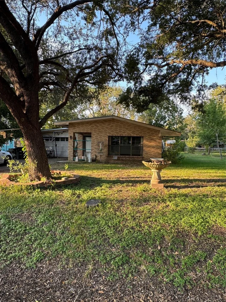 Unit for sale at 212 E Elizabeth Avenue, Palacios, TX 77465