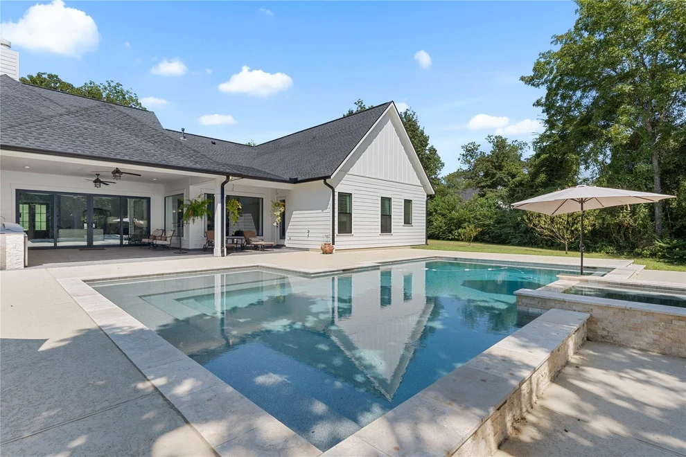 Unit for sale at 11799 N Peppertree Loop, Montgomery, TX 77356