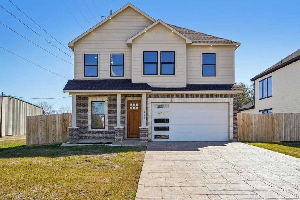 Unit for sale at 320 E Main Street, La Porte, TX 77571