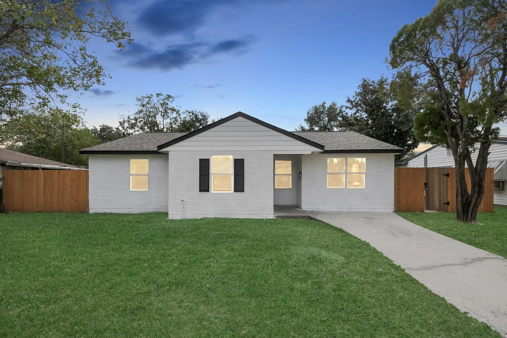 Unit for sale at 4842 Larkspur Street, Houston, TX 77033