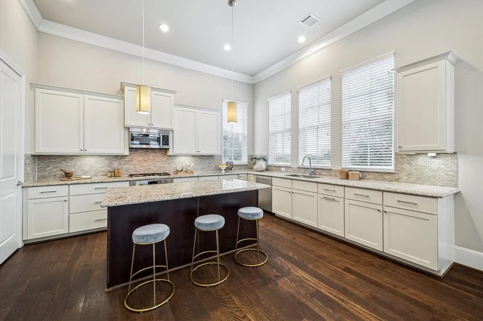 Unit for sale at 8680 Emnora Ln, Houston, TX 77080