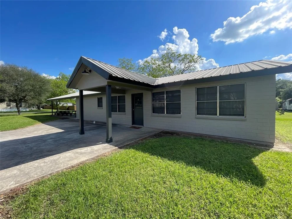 Unit for sale at 403 Main Street, Louise, TX 77455