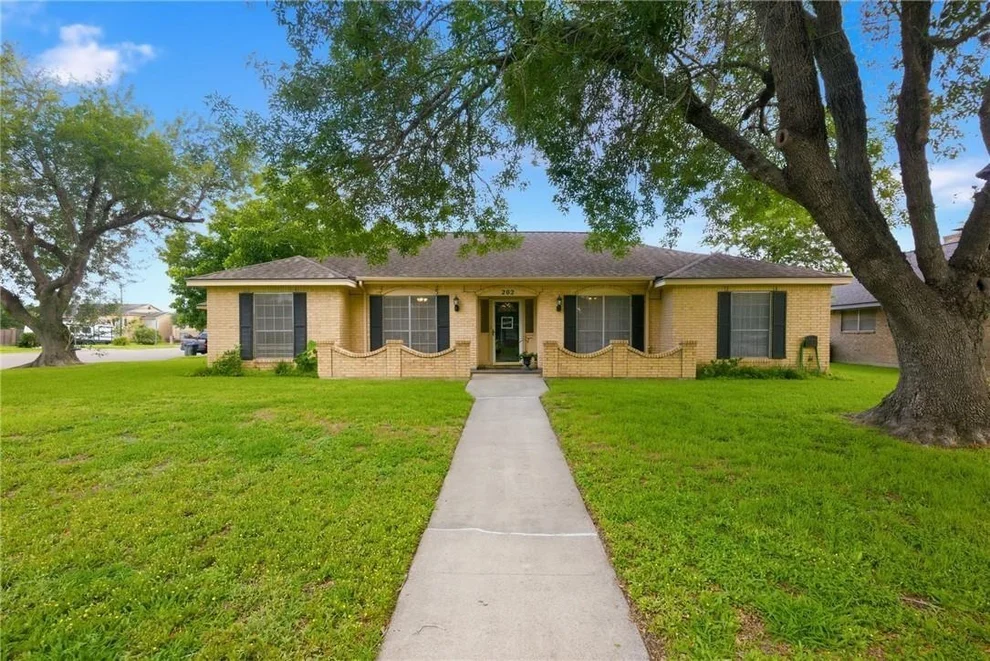 Unit for sale at 202 Nottingham Drive, Victoria, TX 77904