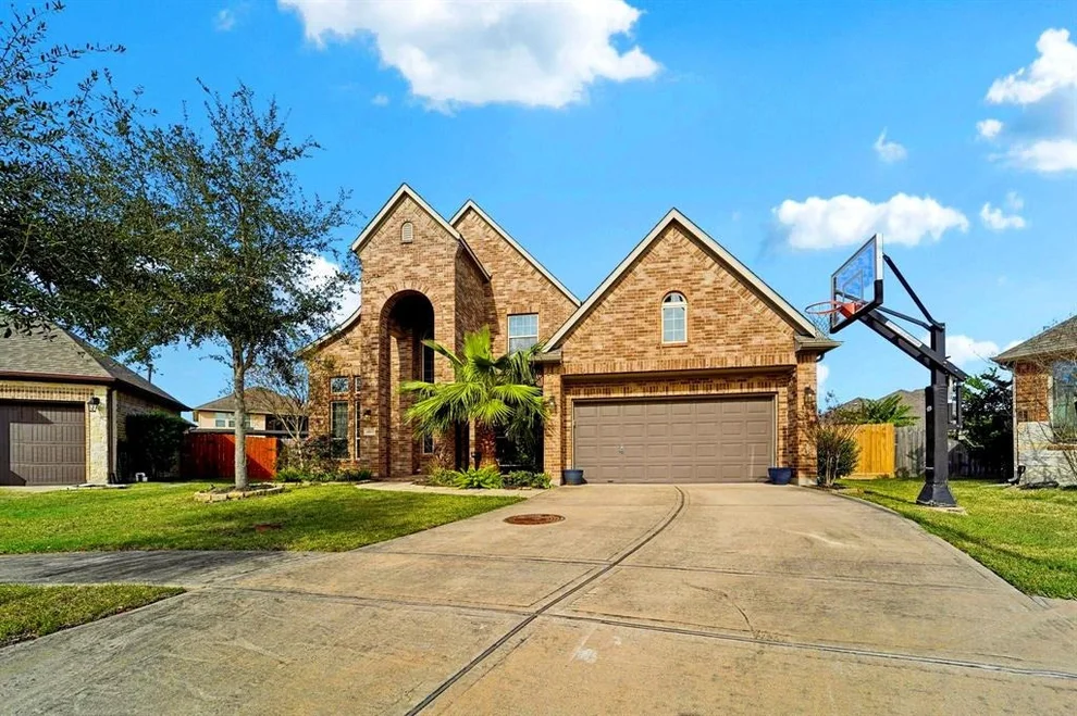 Unit for sale at 4813 Tarragona Lane, League City, TX 77573