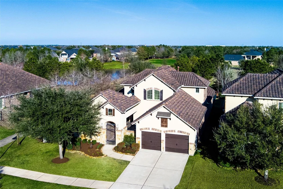 Unit for sale at 119 Lake View Loop, Fulshear, TX 77441