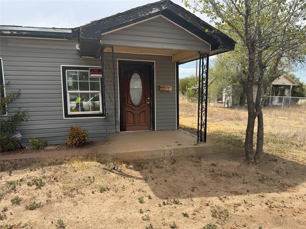Unit for sale at 425 N Dwight Street, Pampa, TX 79065