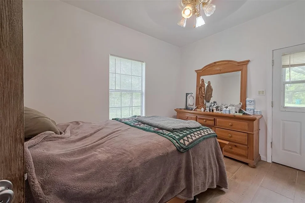 Unit for sale at 10374 County Road 909, Alvin, TX 77511