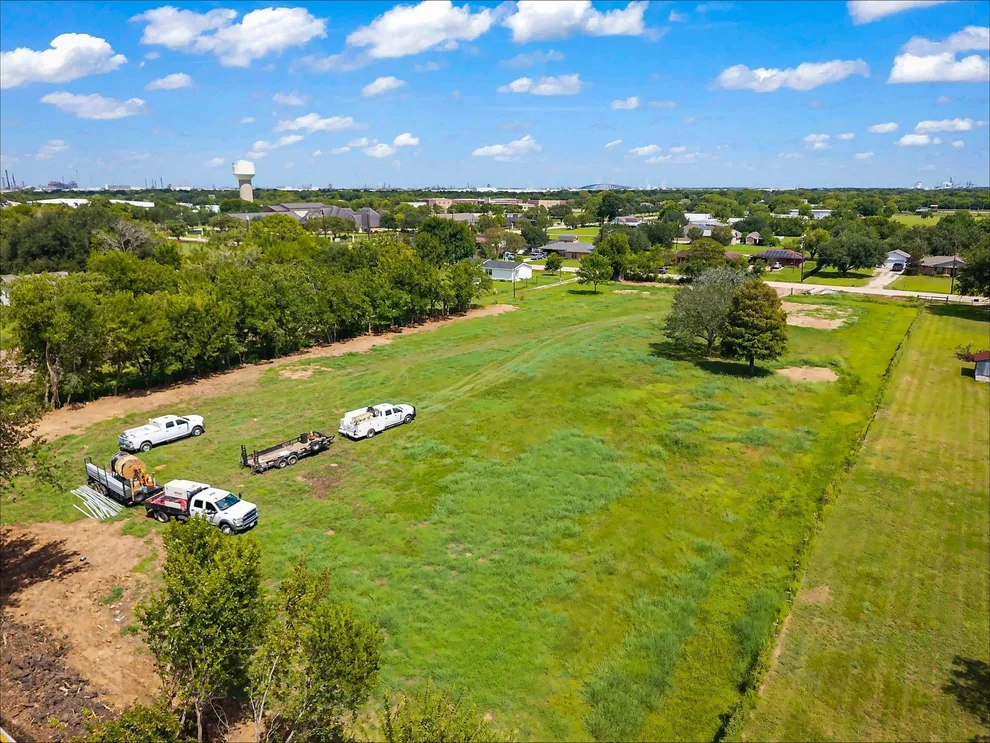 Unit for sale at 1930 Lomax School Road, La Porte, TX 77571