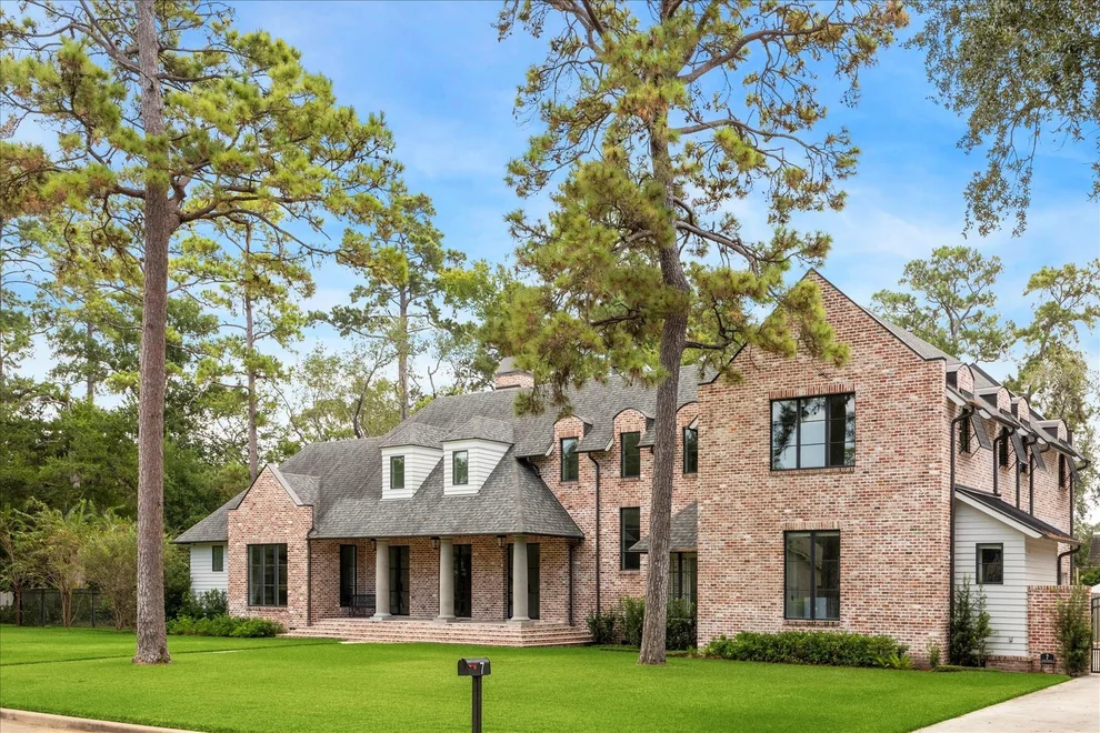 Unit for sale at 7 Hedwig Shadows Drive, Houston, TX 77024