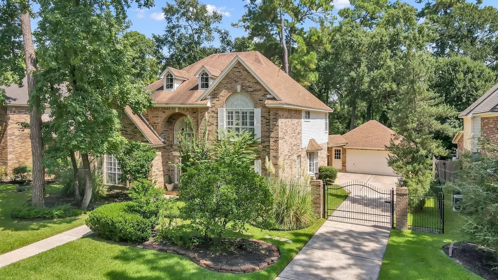 Unit for sale at 22 Pebble Hollow Court, The Woodlands, TX 77381