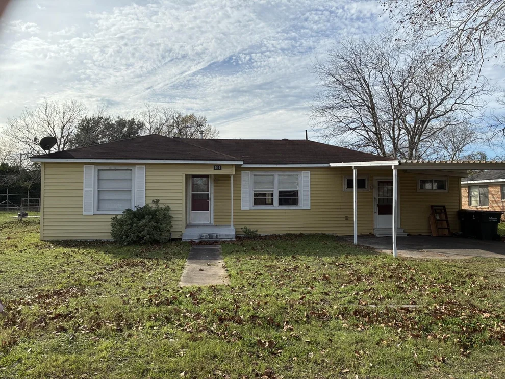 Unit for sale at 104 Draper Street, Columbus, TX 78934