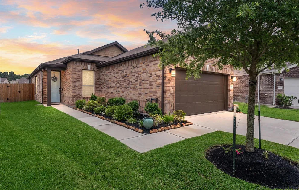 Unit for sale at 12571 New Castle Park Lane, Houston, TX 77044