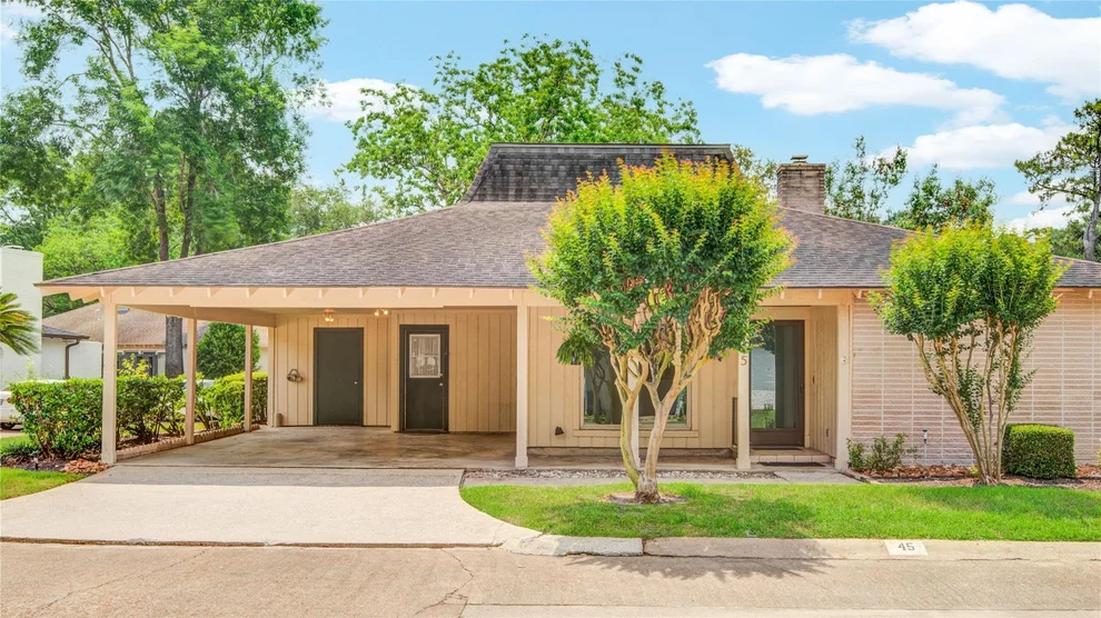 Unit for sale at 45 Champions Colony E, Houston, TX 77069