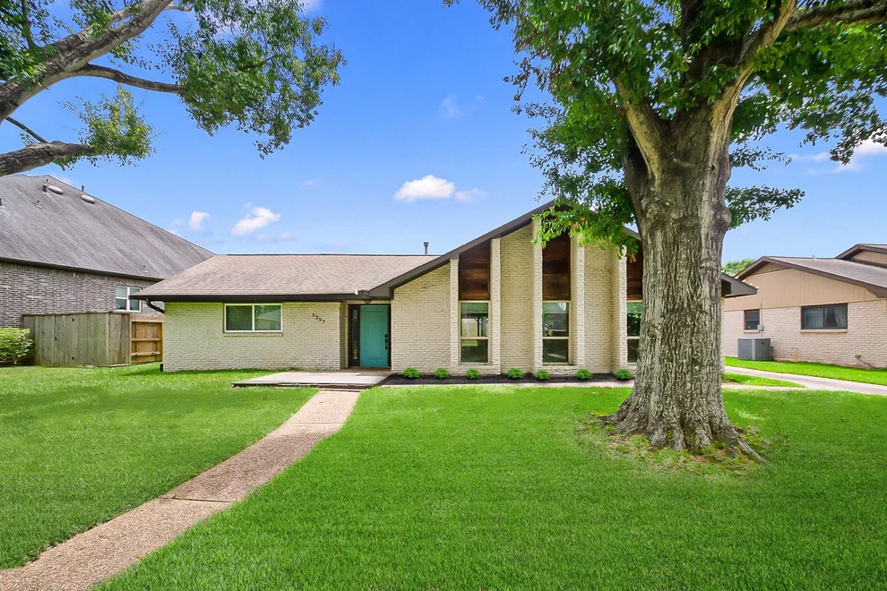Unit for sale at 5207 Wigton Drive, Houston, TX 77096