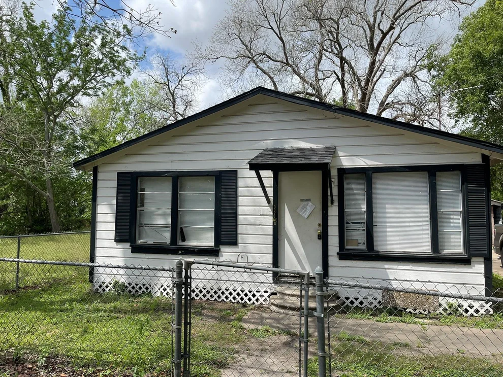 Unit for sale at 3020 Avenue D, Bay City, TX 77414