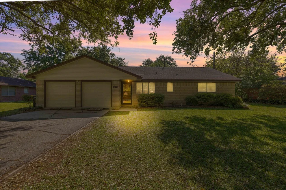 Unit for sale at 1203 Kansas Avenue S, Anahuac, TX 77514
